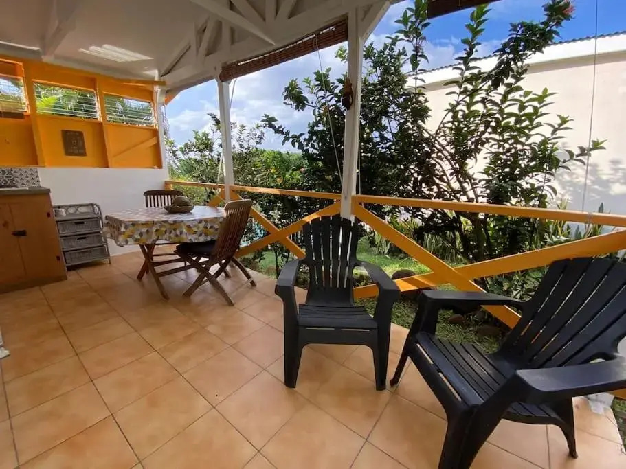 TI SOLEY Bungalow tropical avec piscine, terrasse, clim à Bouillante