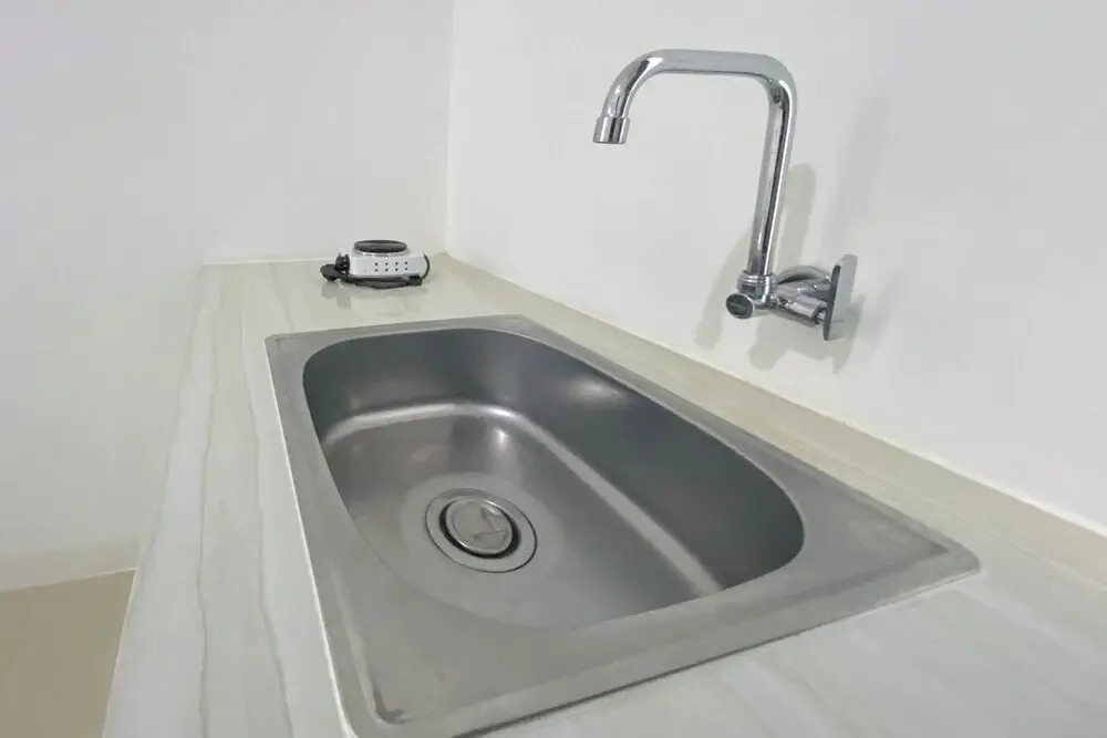 Modern Look And Homey Studio At 10Th Floor Paltrow City Apartment