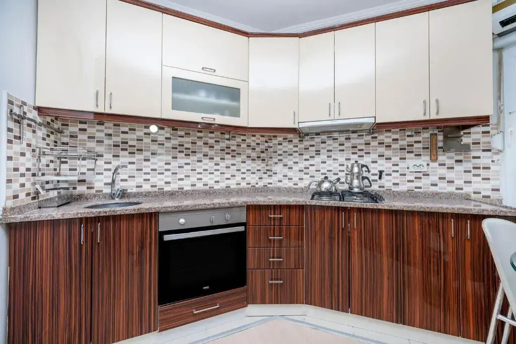 Cozy Flat with Balcony Close to Public Transportation in Konyaalti, Antalya