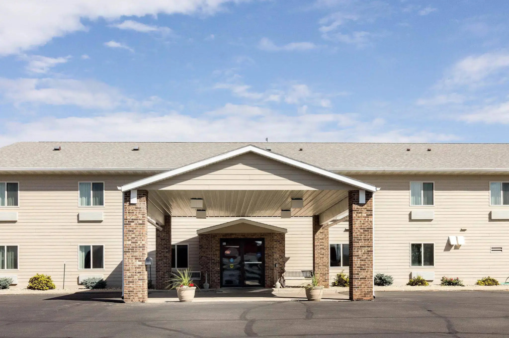 Quality Inn & Suites Watertown near Prairie Lakes Ice Arena