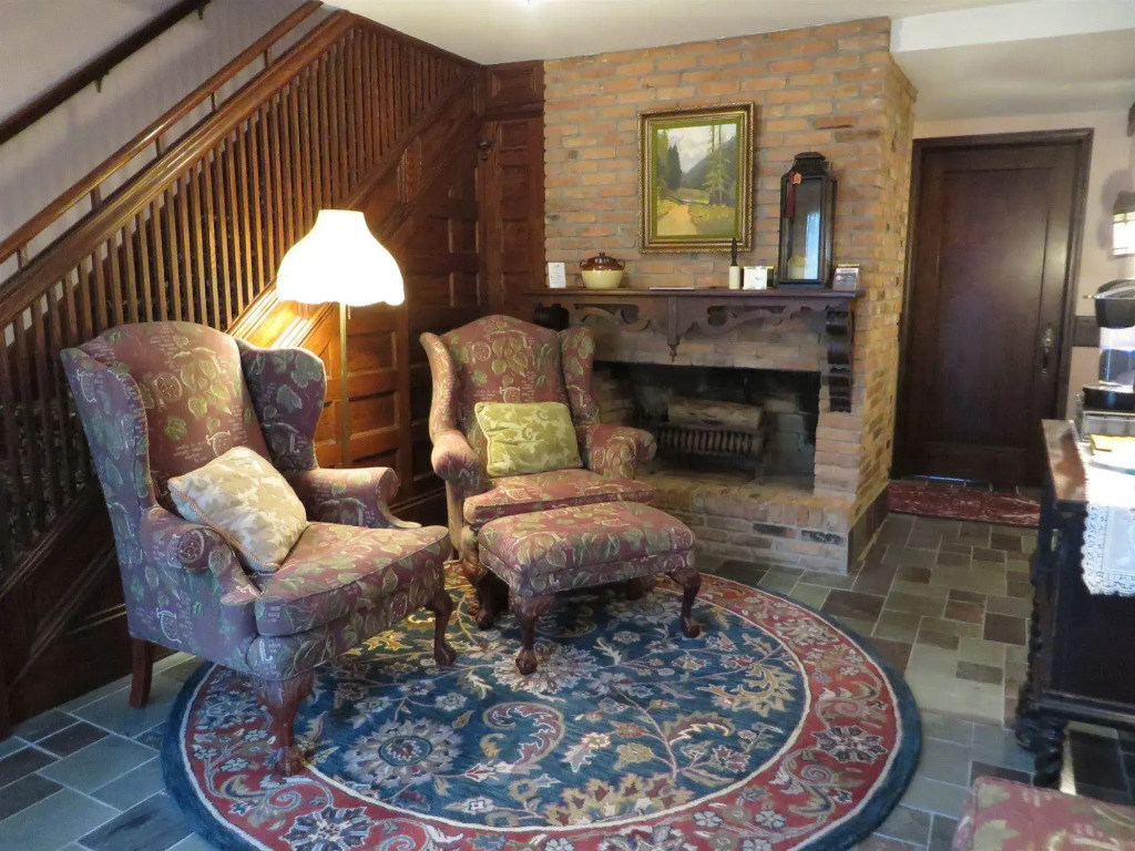 Stone Chalet Bed & Breakfast Inn