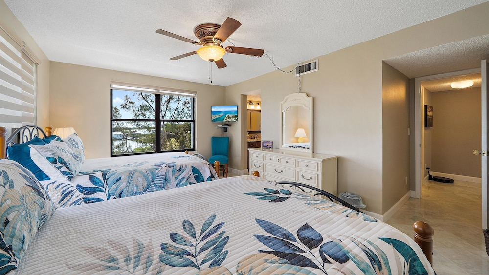Siesta Pearl 2 Bedroom Condo