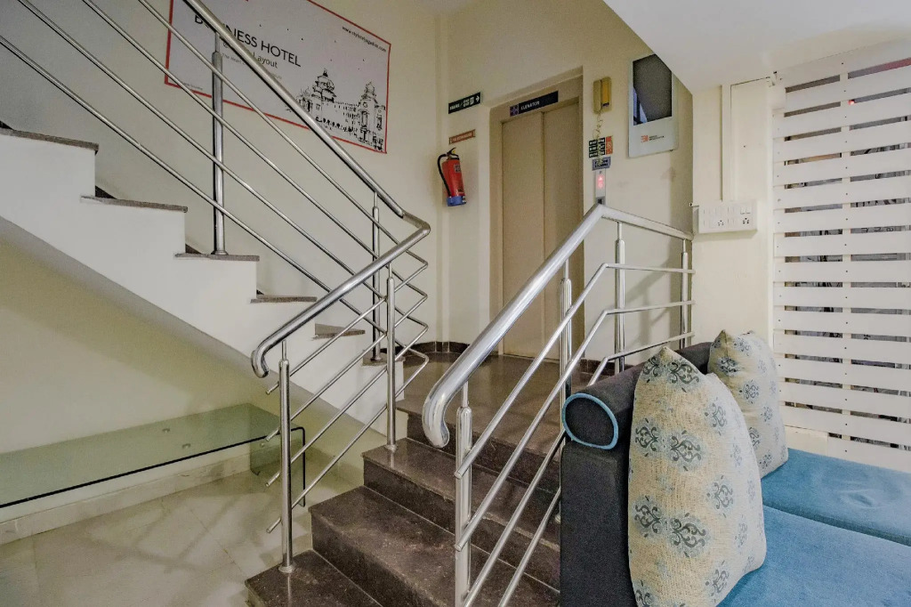 Capital O 77528 Smile Hotels