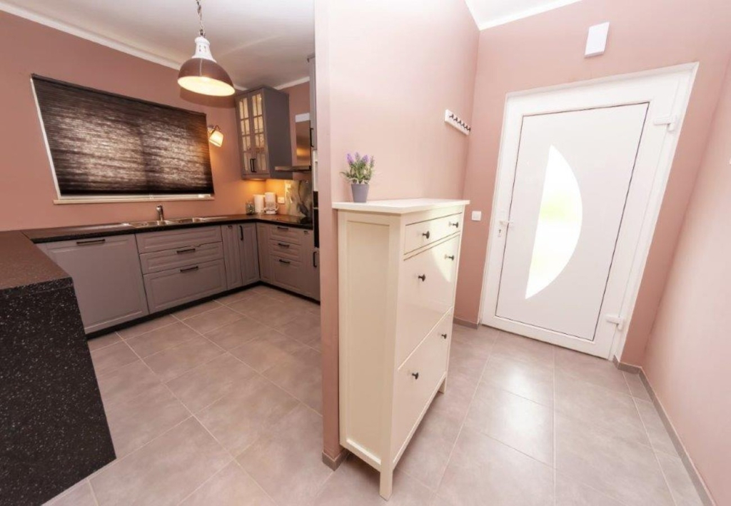 Apartment Darko 2 - 50 m from sea: A6 Sukosan, Zadar riviera