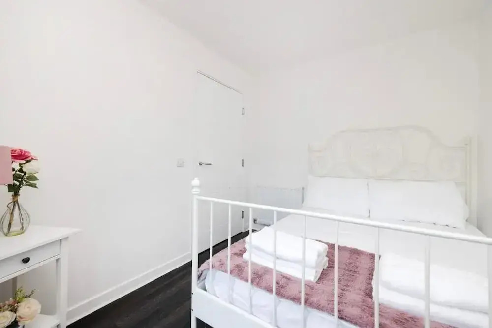 Stylish 3BR Home with Garden & Free Parking - Near O2 Academy & City Centre