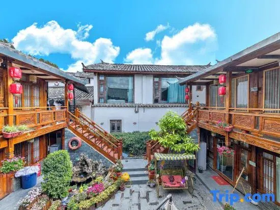 Lijiang Liangmiaiqing Inn
