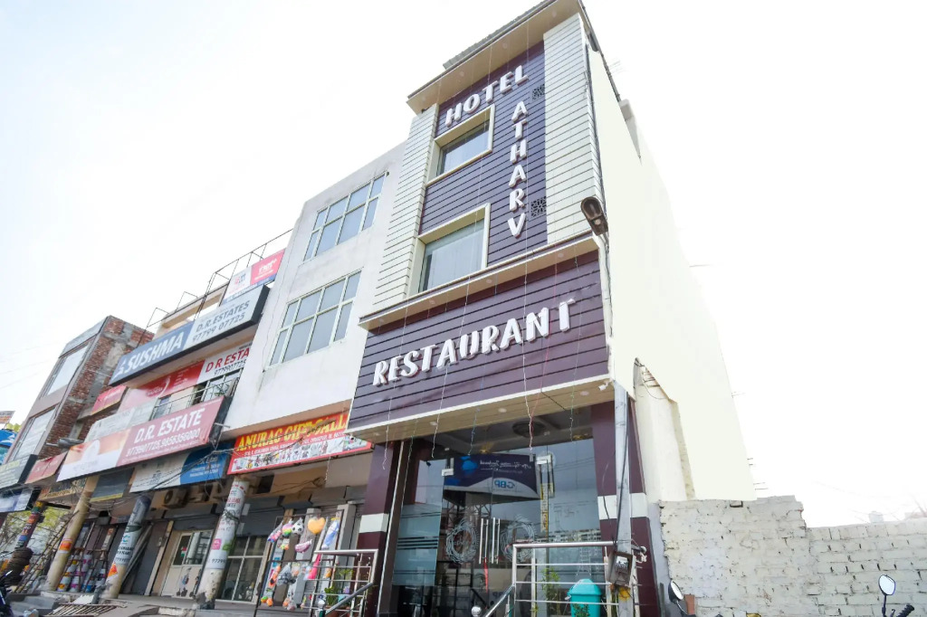 OYO 70744 Hotel Atharv