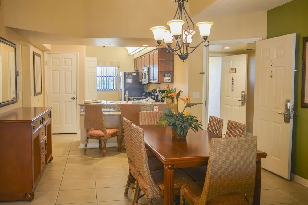 Beautiful Condo Near Universal Studios