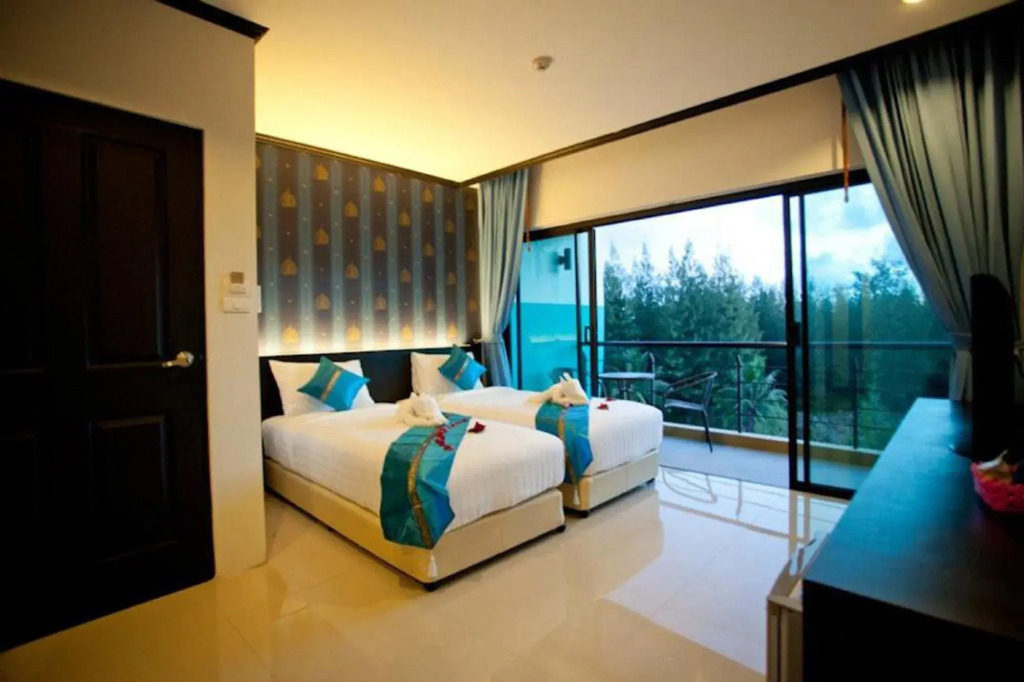 Free Way Kata Beach Hostel