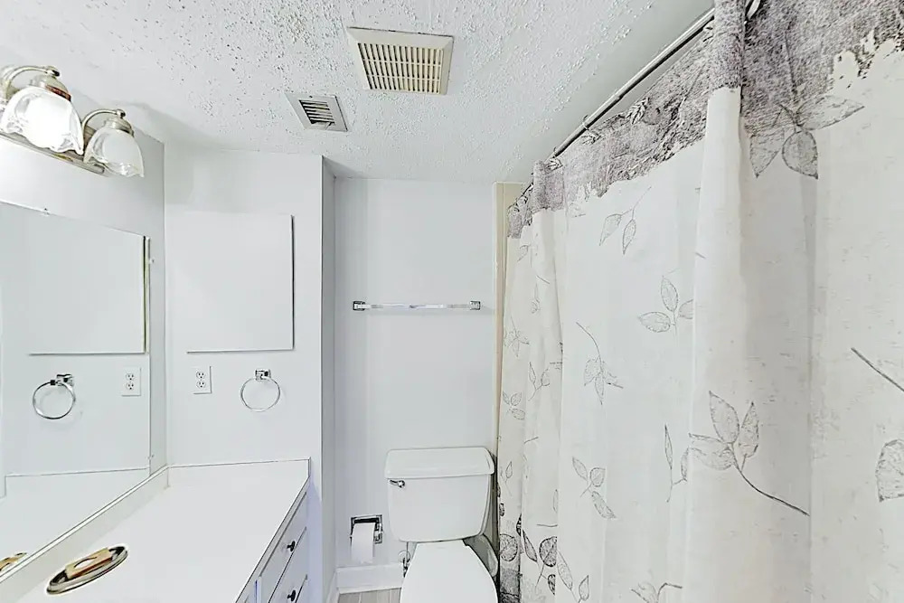 New Listing! Stylish Condo: 2 Pools & Beach Cabana Condo