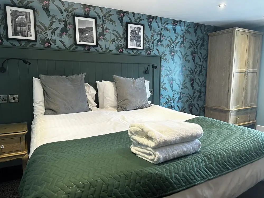 The Golden Fleece Inn