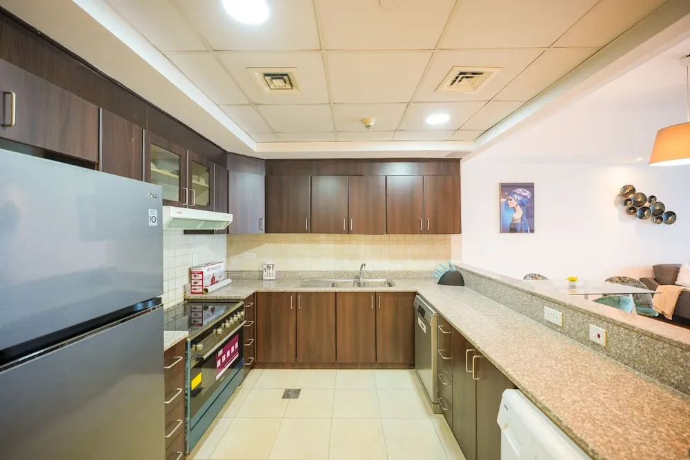 Yogi - Incredible 2BR with Balcony and Burj Khalifa Views