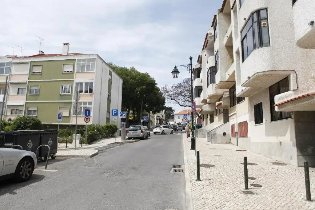 Comfortable and Central Apartment Cascais