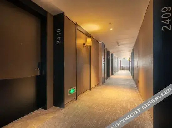 Ease Hotel (Anshun Ancient City Huangguoshu Avenue Xintiandi)