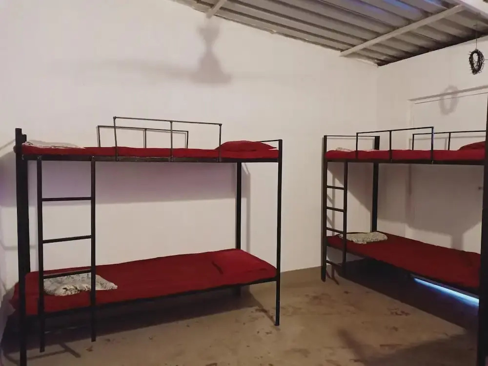 Hostel Pitchers