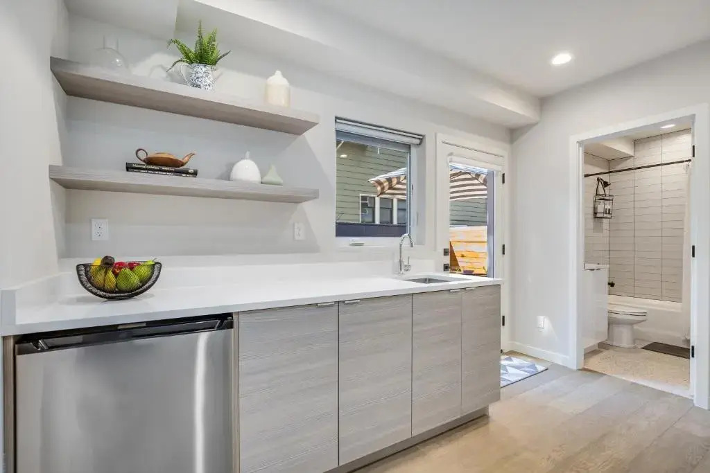 Rooftop Patio with Waterview, Private Garden & Grill 3BR 3BA