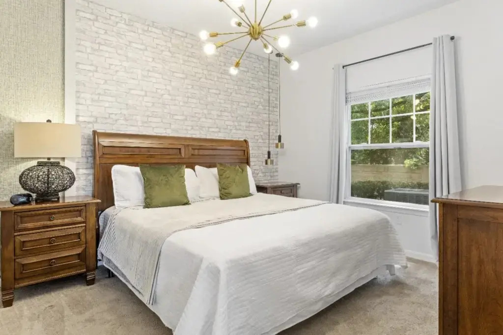 4 Bd 3 Ba Lucaya Village 26-108