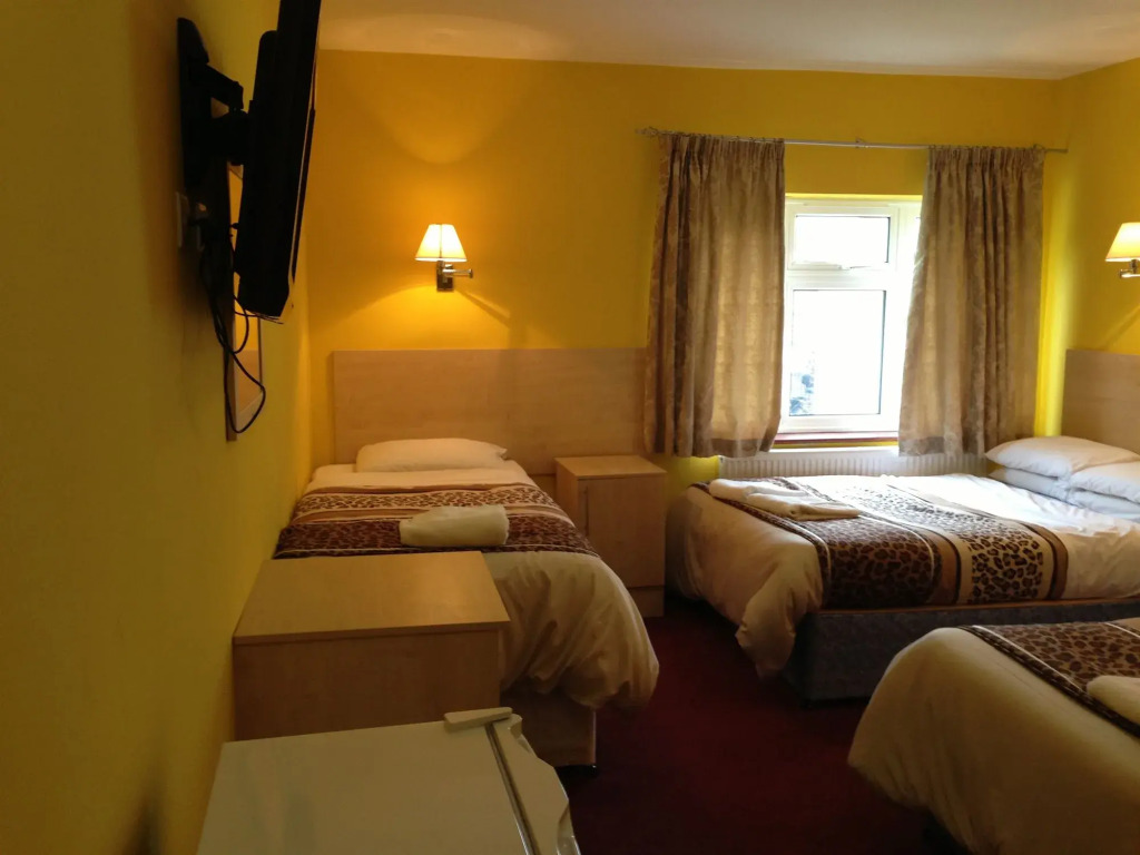 Acton Town Hotel