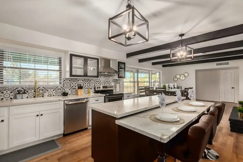 Glencove Mesa 4 Bedroom Home by RedAwning