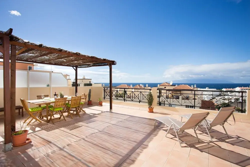 Penthouse Sunset with pool and free Wifi