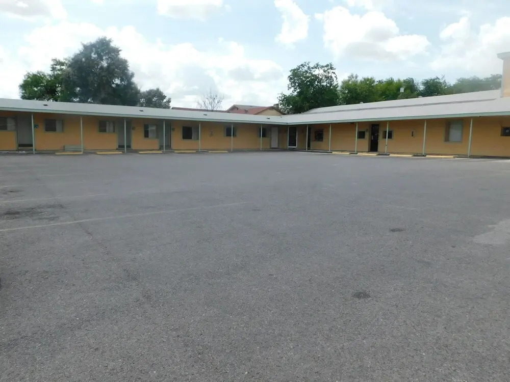 Hillcrest Motel
