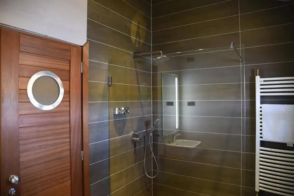 Vogue Apartments Room