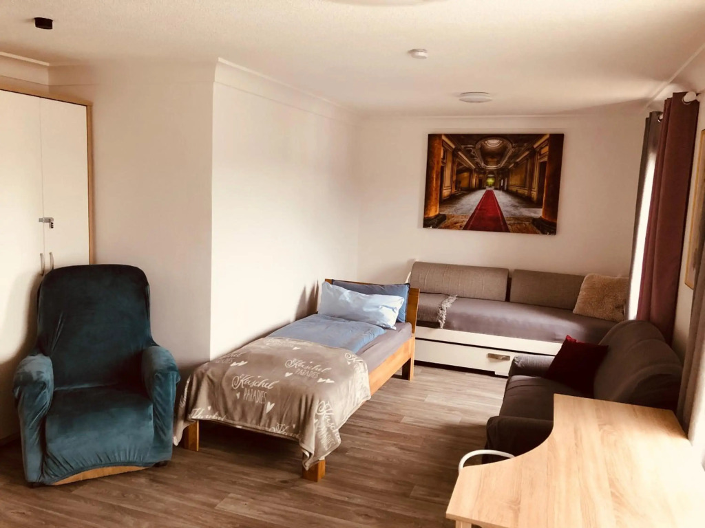 Monteurwohnung Fremdenzimmer mit WLAN, Garten, Parkplatz, eigener Terrasse