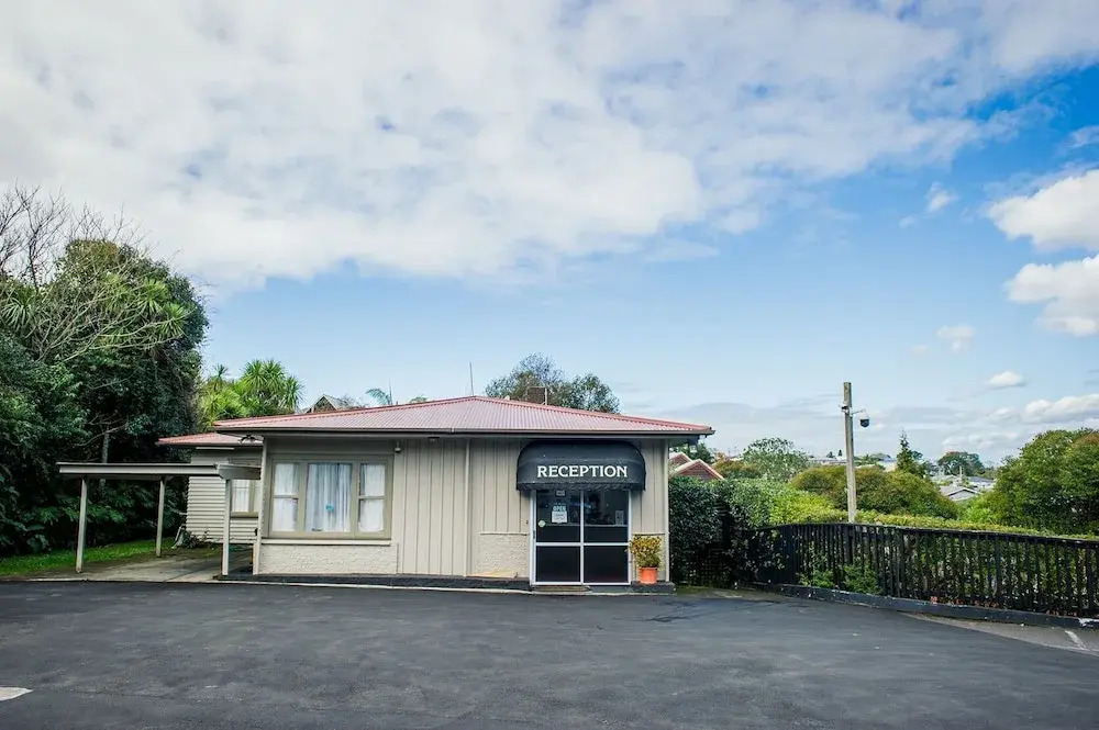 Touchwood Motor Inn & Inner City Camping Ground