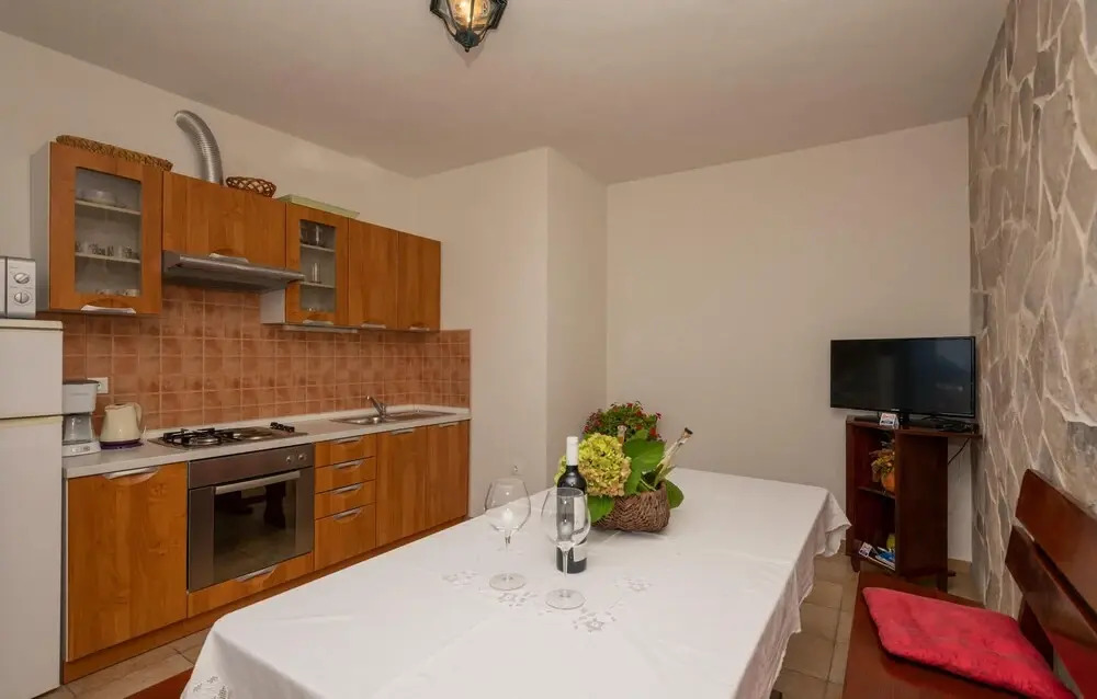 Stunning Home in Makarska With Wifi and 2 Bedrooms