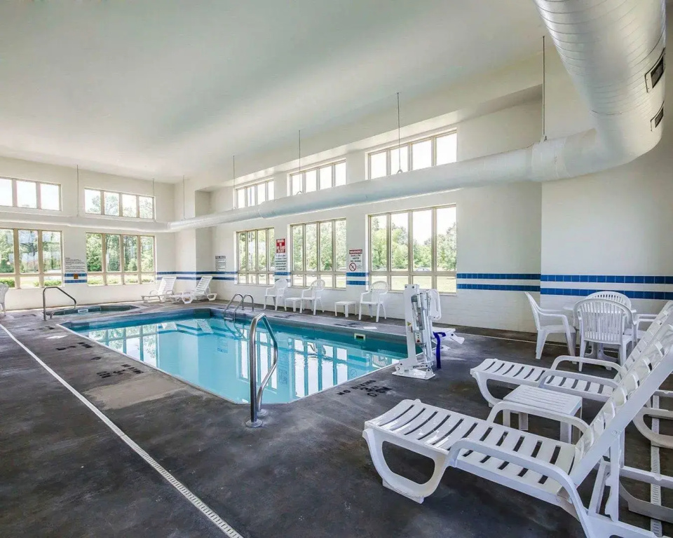 Quality Inn & Suites near Owensboro & Holiday World GOLD AWARD WINNER