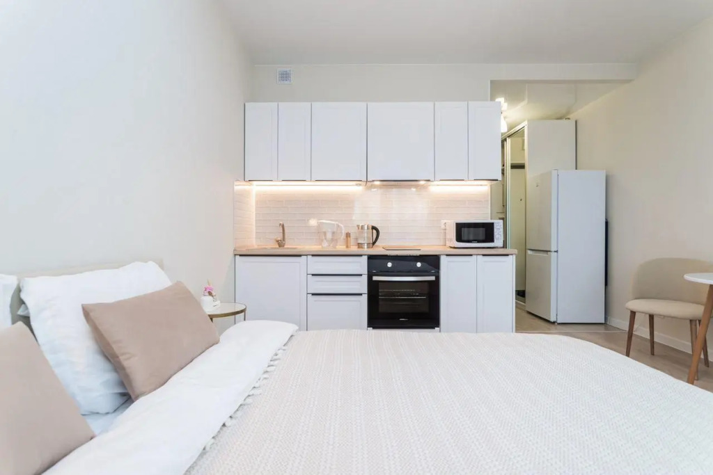 Spacious studio on Aviatorov Street