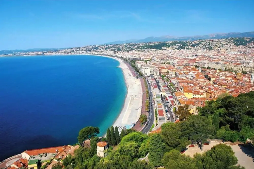 A Gorgeous, 2-bedroom Apartment in a Villa With Beautiful sea View and