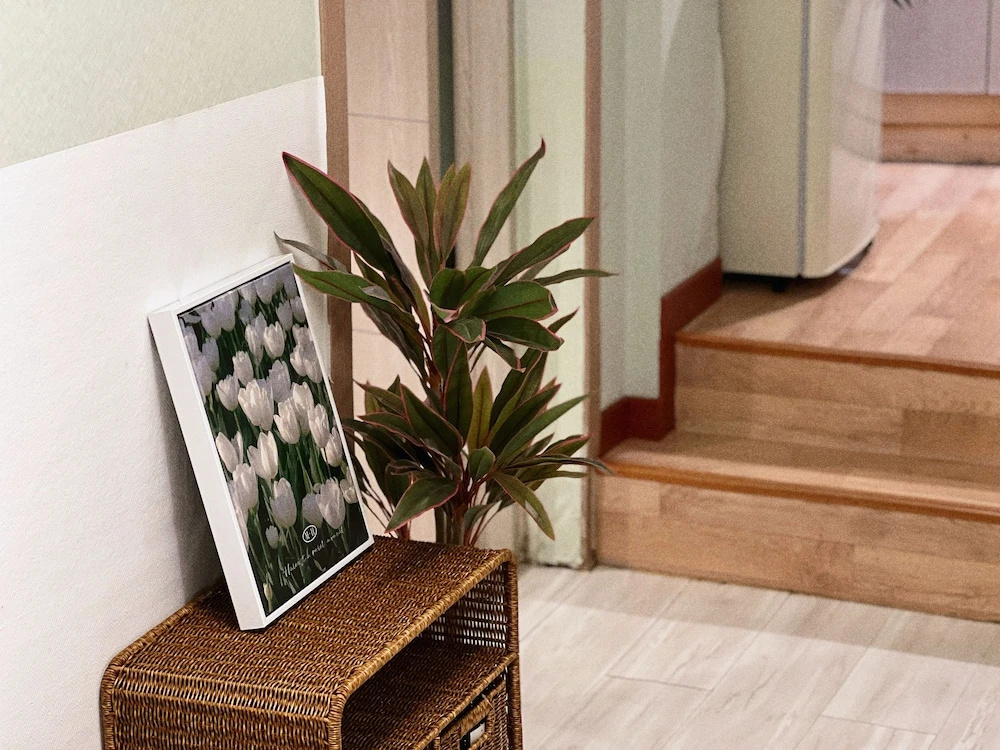 Jnineguesthouse