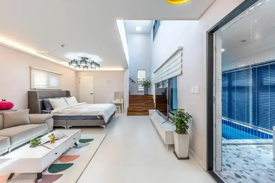 Goseong Shalala Poolvila