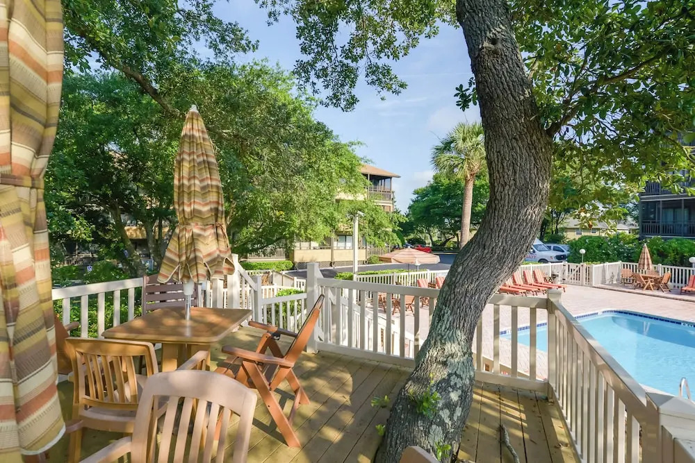 2 Mi to Apache Pier: Gem w/ Pool Access