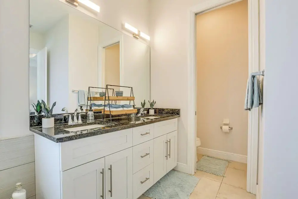 1/2 Mi to Beach: Poolside Oasis on Marco Island!