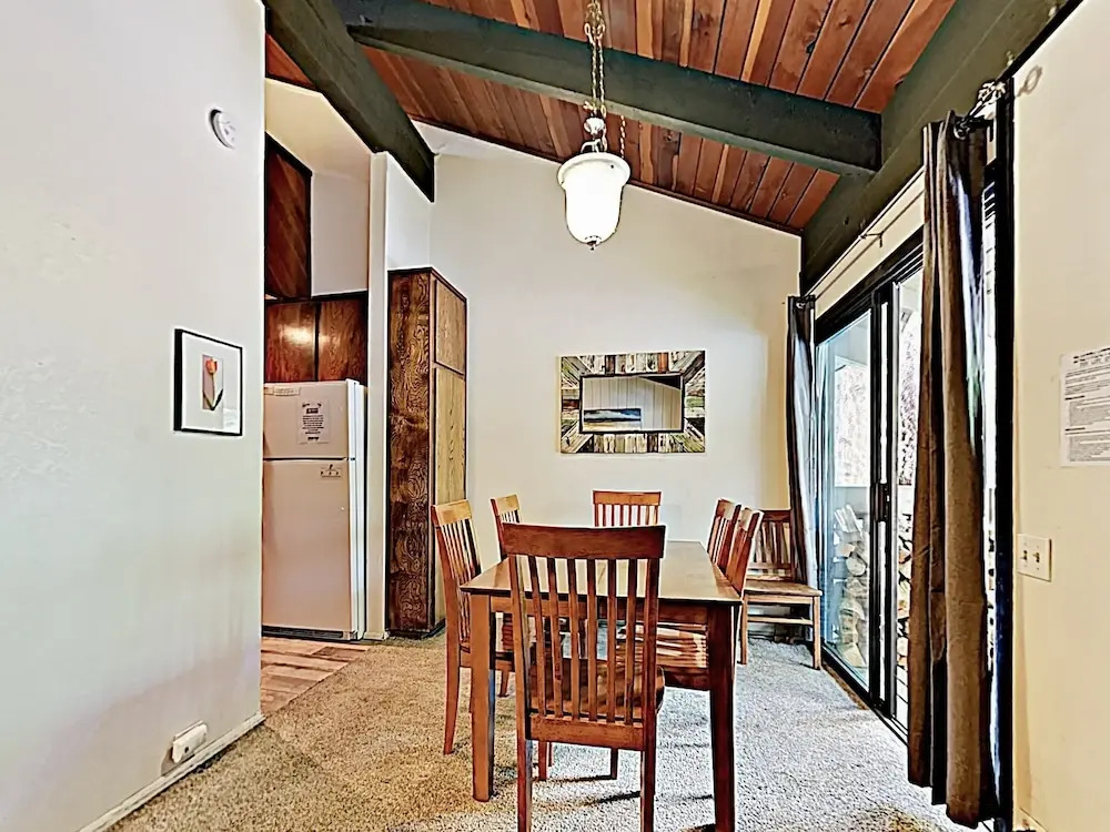 Amenity-rich W/ Hot Tub - Near Ski Area 2 Bedroom Condo