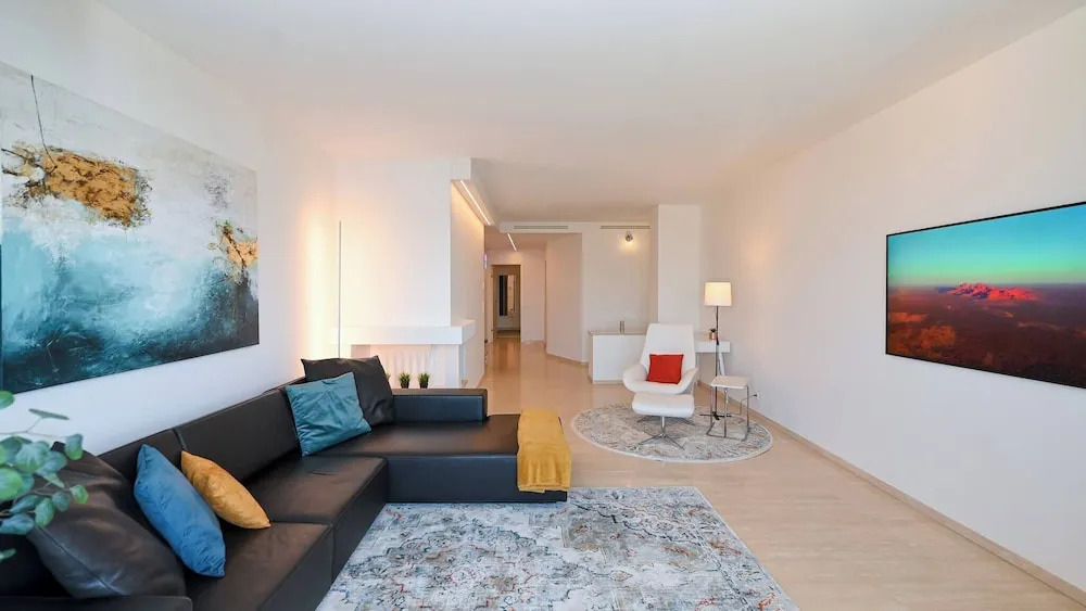 Serenity Lakefront 2 Bedrooms Retreat in Lugano