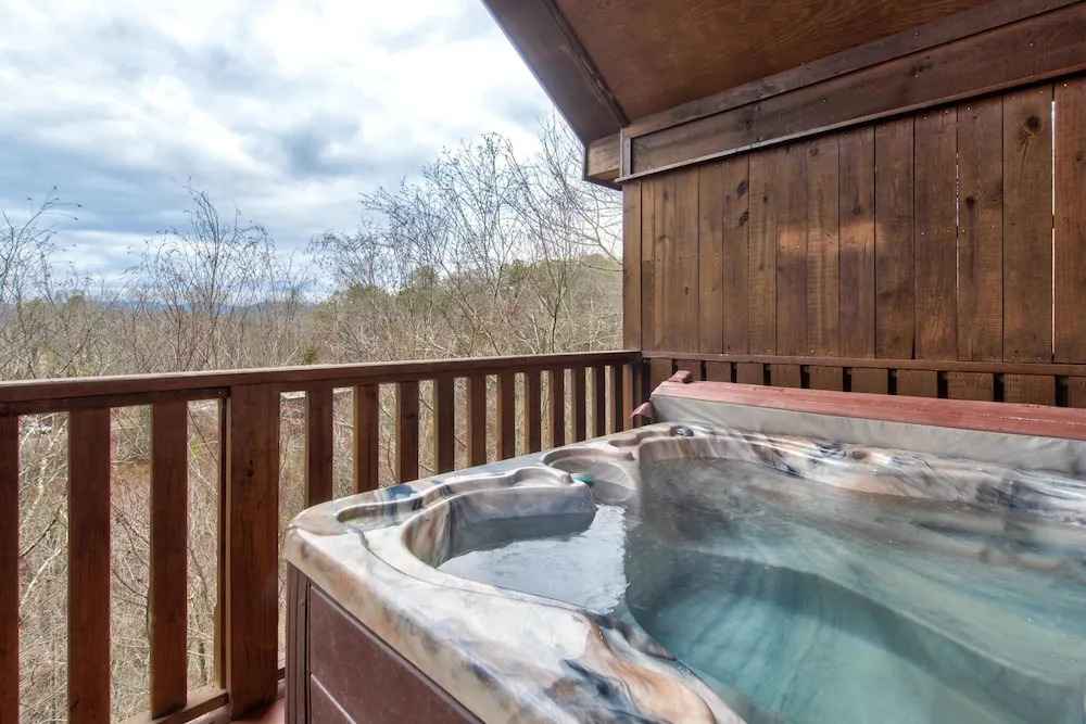 Only Dreamin' Cabin w/ Private Hot Tub