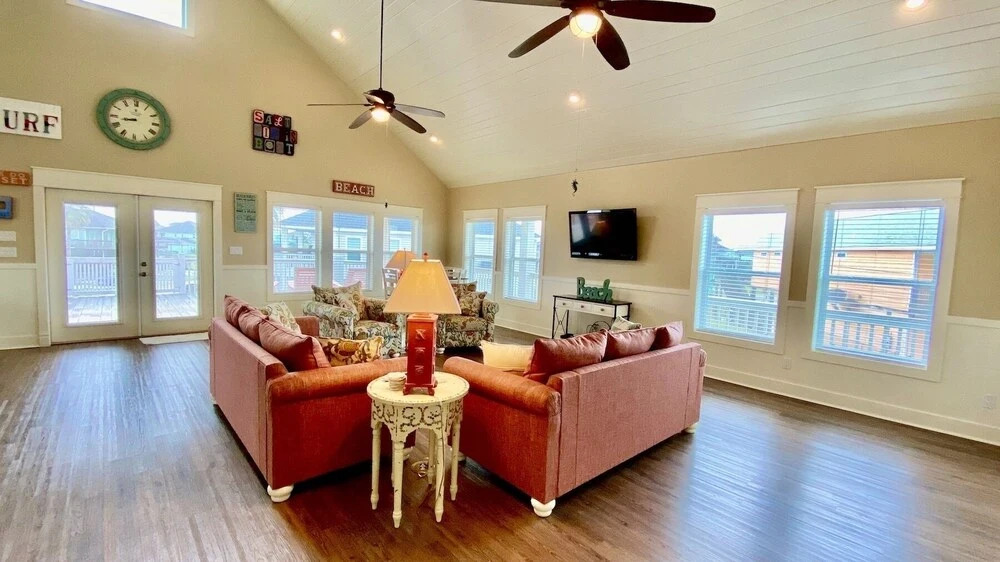 Bienvenu To The Beach 3 Bedroom Home by RedAwning