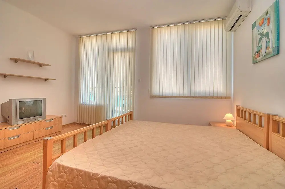 Oasis Suites Apartments and Studios