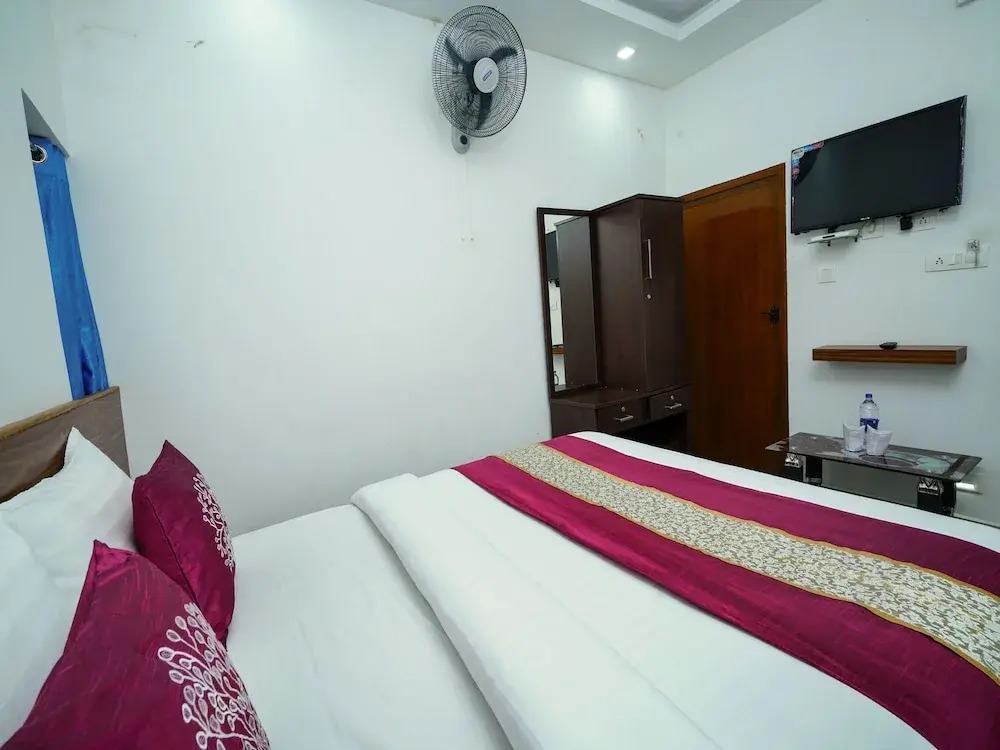 OYO 14841 Indra Holiday Home