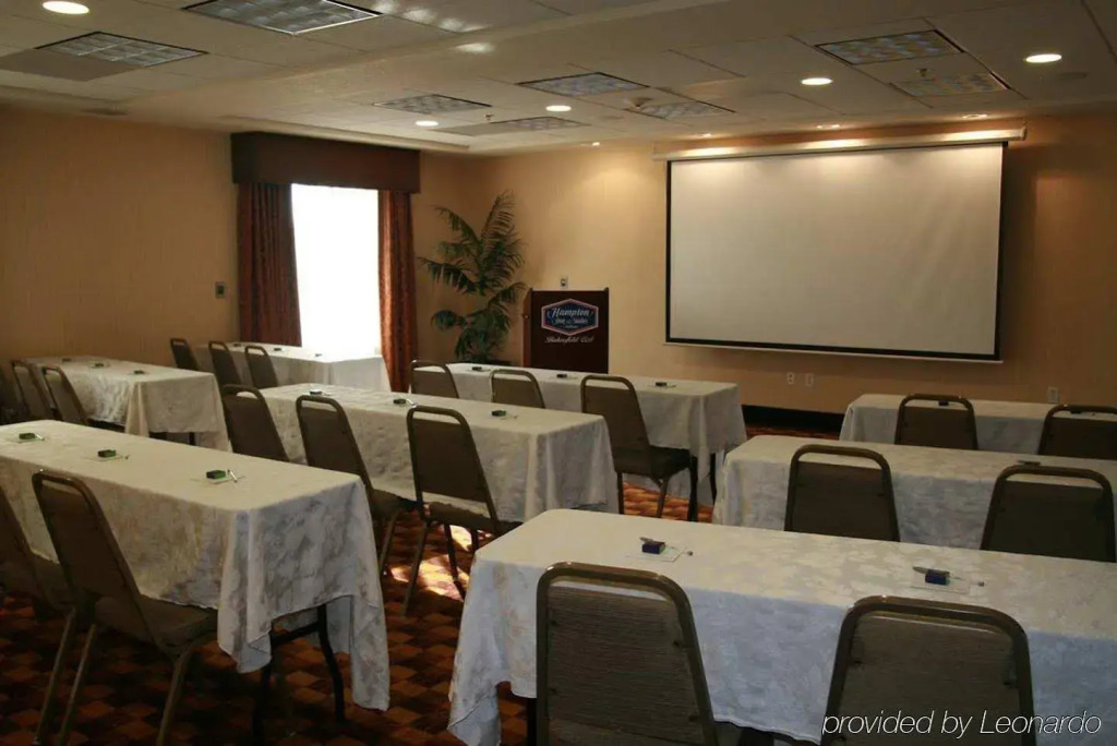 Hampton Inn and Suites Bakersfield / Highway 58