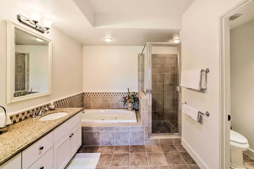 Kona Coast Condo w/ Lanai & Outdoor Kitchen!