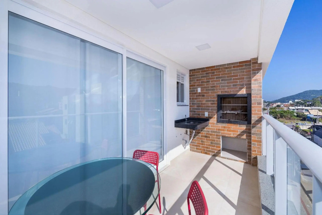 Terrazzo 402B - Apartamento 02 suítes - Acomoda até 06 pessoas - À poucos metros da praia de Bombas