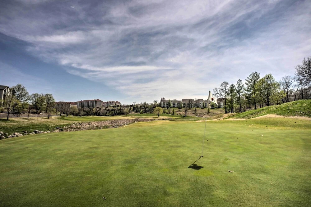 < 1 Mi to Branson Strip: Condo on Golf Course!
