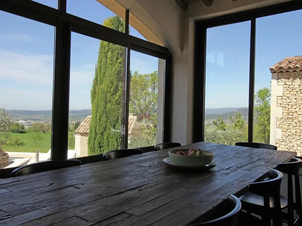 Beautiful, renovated Bastide with private pool and panoramic views, 3km from Apt