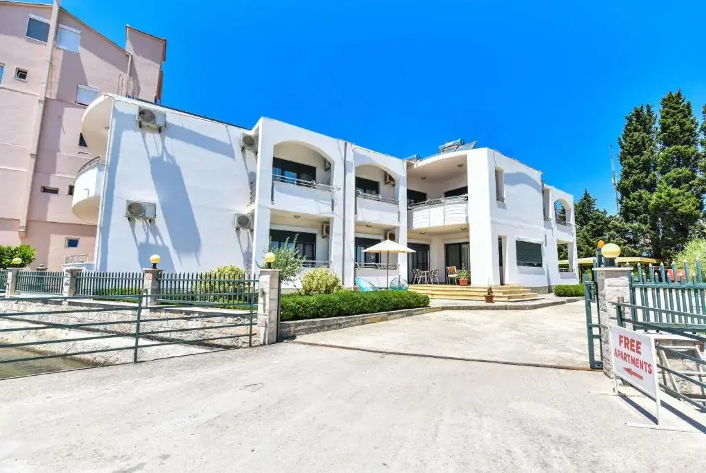 Apartments Laguna