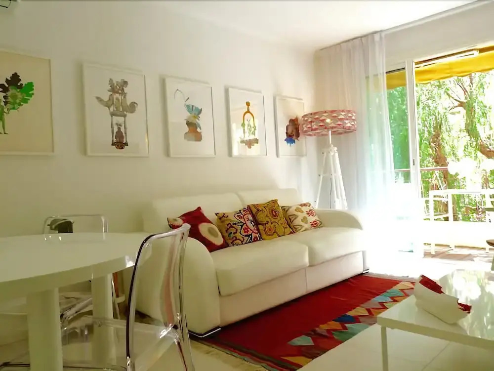 Apartment 85