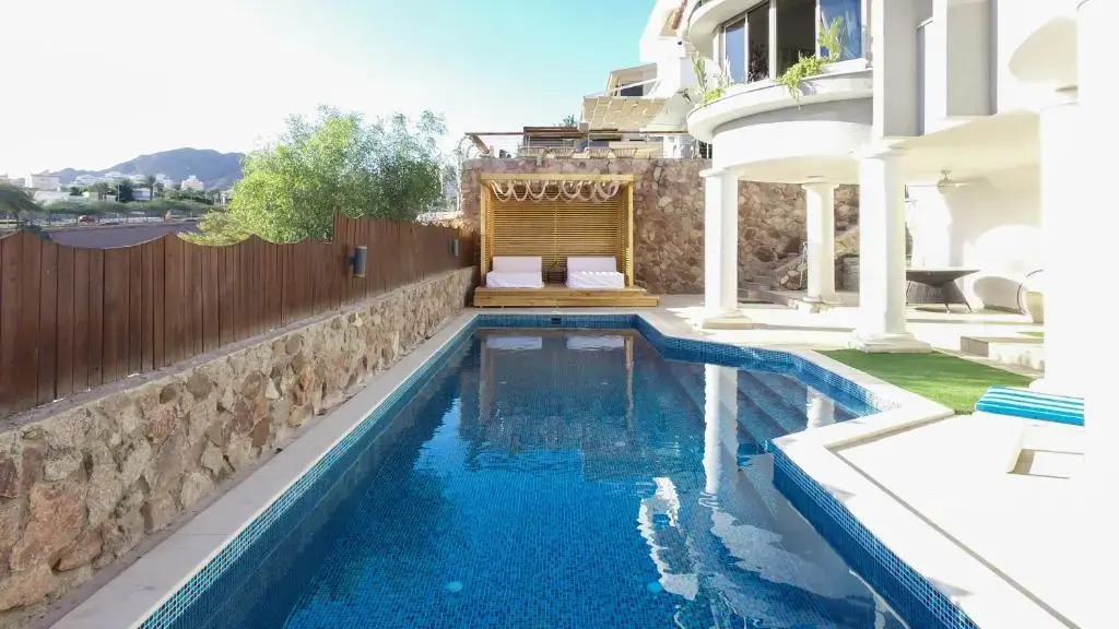 Luxury Suite by the pool